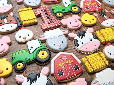 Farm Piñata, Lamb Face, Biscuit Icing, Tractor Cookies, Farm Cookies, Barnyard Birthday Party, Farm Theme Birthday, Farm Animals Birthday Party, Farm Themed Birthday Party