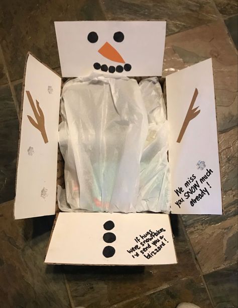 January Care Package Ideas, Collage Care Package Ideas, Winter Care Package Ideas, Military Christmas Care Package, Winter Care Package, Navy Care Package, Care Package Decorating, Boyfriend Care Package, Christmas Care Package