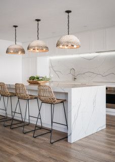 Sans Souci Beachside Home - Beach Style - Kitchen - Sydney - by Coastal Hamptons Design Studio | Houzz White Shaker Style Kitchen, White Marble Kitchen Island, Kitchen Cabinets Drawing, Marble Top Kitchen Island, Shaker Style Kitchen Cabinets, Timber Tiles, Marble Backsplash Kitchen, Beach Style Kitchen, Marble Kitchen Island