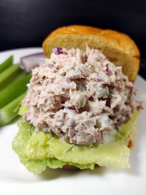 Best Tuna Salad Sandwich Recipe - U Keep Cooking Simple Tuna Salad, Tuna Salad Sandwich Recipe, Easy Tuna Salad, Best Tuna Salad Recipe, Best Tuna Salad, Salad Sandwich Recipe, Tuna Salad Sandwich, Avocado Tomato Salad, Tuna Salad Recipe