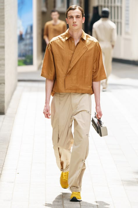 Chalayan Spring 2020 Menswear Fashion Show - Vogue Menswear 2020, Show Collection, Menswear Fashion Show, Yellow Shoes, Vogue Russia, Menswear Fashion, Menswear Collection, Inspiration Mode, Men's Style