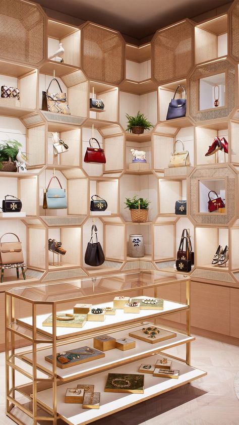 Luxury Bag Shop Interior, Retail Store Decor Ideas, Creative Store Design, Luxury Fashion Store Interior Design, Shoe Retail Store Design, Store Ideas Design, Bags Store Design, Luxury Clothing Store Design, Bags Shop Interior Design