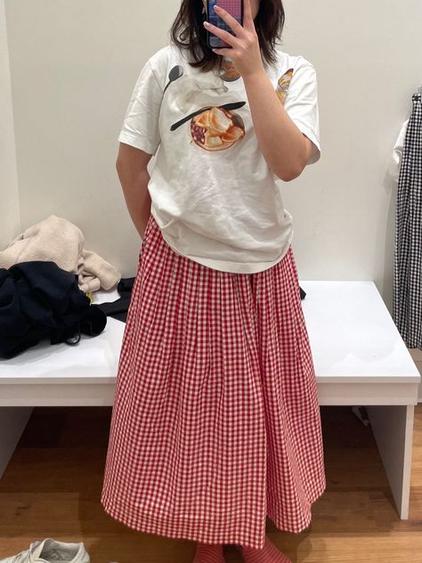 Red Checkered Skirt Outfit, Gingham Skirt Outfit, Checkered Skirt Outfit, Red Skirt Outfit, Red Gingham Skirt, Red Skirt Outfits, Gingham Outfit, Spring Skirt Outfits, Gingham Skirt