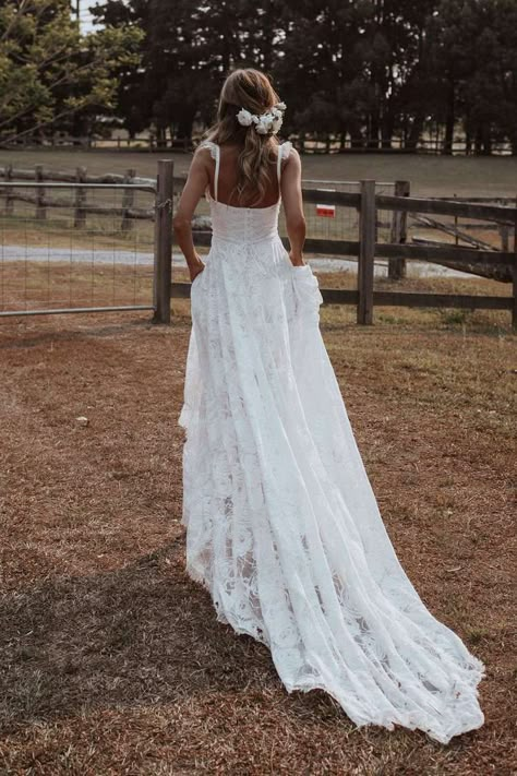 Bohemian Bridal, Boho Wedding Dress Lace, Rustic Wedding Dresses, Country Wedding Dresses, Wedding Ideas Dresses, Grace Loves Lace, Dream Wedding Ideas Dresses, Future Wedding Plans, Rustic Country Wedding