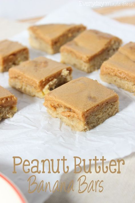 Peanut butter and banana remind me of my favorite childhood snack. These super easy Peanut Butter Banana Bars are going to become your favorite snack! | EverydayMadeFresh.com http://www.everydaymadefresh.com/peanut-butter-banana-bars/ Square Desserts, Fifties Party, Banana Brownies, Banana Bars, Peanut Butter Honey, Overripe Bananas, Low Carb Pizza, Bar Recipes, Easy Peanut Butter