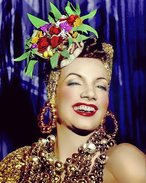 Carmen Miranda Makeup, Carmen Miranda Costume Diy, Carmen Miranda Costume, Halloween Pinup, Samba Costume, Carmen Miranda, Havana Nights, Classic Movie Stars, Hollywood Icons