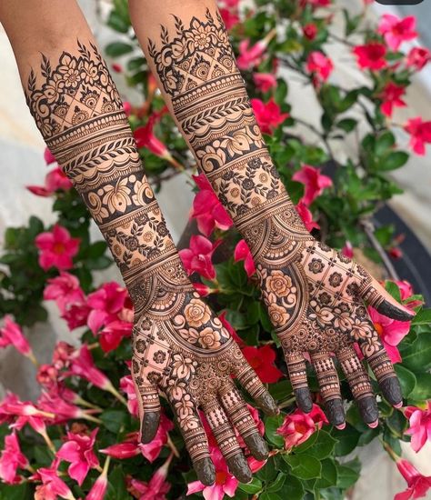 Back Mehndi Designs Unique, Mehandi For Brothers Wedding, Mehendi Tips, Mehandi Easy, Mehendi Ideas, Brother Wedding, Beautiful Simple Mehndi Design, Short Mehndi Design, Wedding Mehendi