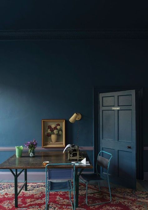 Hague blue is a striking colour that can be used in your home in a number of ways. This guide will show you how to use it as an accent wall, as well as how to mix it with other colours to create different looks. #hagueblue #farrowballhagueblue #farrowandballhagueblue #haguebluelivingroom Annie Sloan Chalk Paint Aubusson Blue, Modern Victorian Style, Aubusson Blue, Painted Closet, Blue In Green, Hague Blue, Modern Victorian, Dark Interiors, Blue Rooms