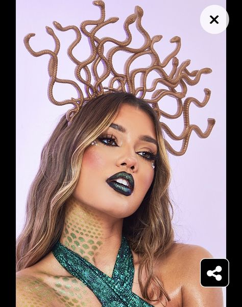 Medusa Makeup Ideas Simple, Madussa Makeup, Medusa Outfit Halloween, Medusa Makeup Ideas, Goddess Costume Diy, Jasmine Makeup, Medusa Makeup, Medusa Halloween Costume, Medusa Costume