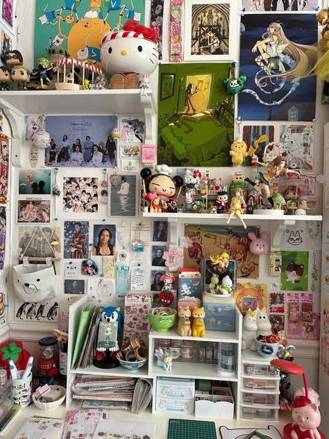 Japan Aesthetic Room Decor, Cluttered Room Ideas, Maximalism Room Decor, Juminocore Room, Cluttercore Room, Cluttered Room Aesthetic, Cluttercore Bedroom, Clutter Room, Maximalism Room