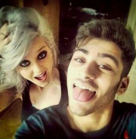 The prettiest member of One Direction has mastered the art of the #selfie, but which #selfie reigns supreme? Does it even matter? Let's not kid ourselves--if it's a picture of Zayn Malik, we're all winners. Zayn And Perrie, Zayn Perrie, Zayn Malik Pics, Midnight Memories, Cutest Couple Ever, Cher Lloyd, Zoella, Five Guys, Perrie Edwards