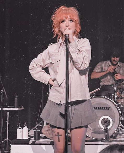 Williams Aesthetic, Hayley Williams, A Woman