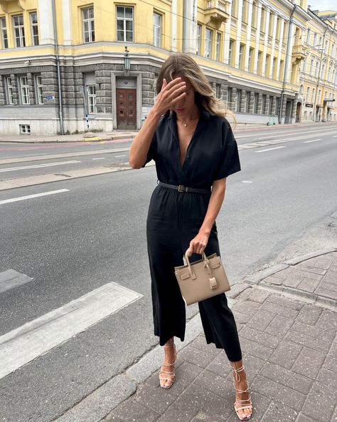 Black jumpsuit summer outfit inspo Nude Bag Outfit, Ysl Belt Outfit, Chic Jumpsuit Outfit, Saint Laurent Bag Outfit, Ysl Bag Outfit, Mini Bag Outfit, Saint Laurent Outfit, Summer Fashion 2022, Nude Bags