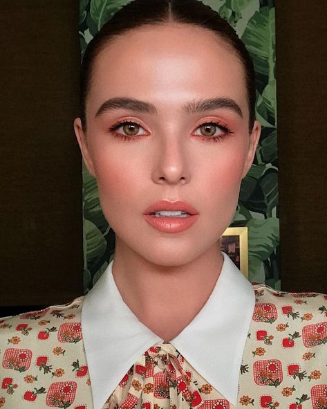 Peach Makeup Look, Hung Vanngo, Coral Makeup, Peach Makeup, Marc Jacobs Beauty, Braut Make-up, Celebrity Makeup Artist, Make Up Looks, Idea Board