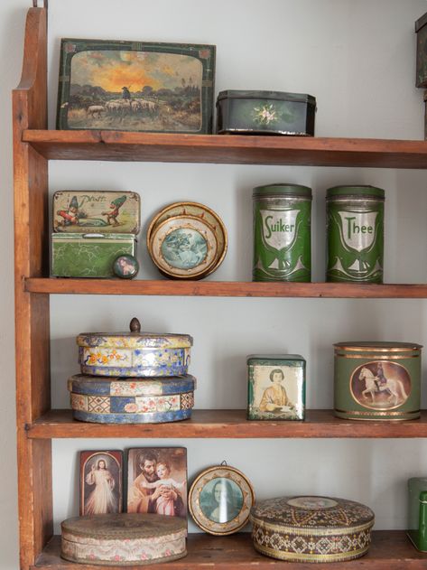 10 signs you're obsessed with vintage | Real Homes Tea Tin Display, Vintage Tin Display, Display Collections, Coffee Table Flowers, Vintage Tea Tins, Antique Booth Displays, Plant Display Ideas, Tin Collection, Shelf Arrangement