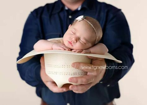 Adorable Country Newborn Hat Photography Newborn Cowboy Hat Pictures, Rodeo Newborn Pictures, Cowboy Newborn Pictures, Western Baby Nurseries, Newborn Cowboy, First Family Photos, Hat Photography, Maternity Photo Outfits, Foto Newborn