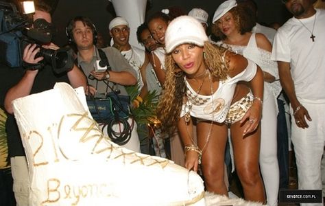 Beyonce 21st Birthday, 21st Photoshoot, Enjoy Your Special Day, Happy Happy Birthday, Sasha Fierce, Skate Party, Online Photo Gallery, Photoshoot Idea, Birthday Party 21