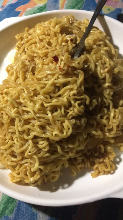 Pancit Canton Lucky Me, Pancit Canton, Fried Noodles, Creative Instagram Photo Ideas, Food Cravings, Luxury Life, Yum Yum, Travel Food, Aesthetic Photo