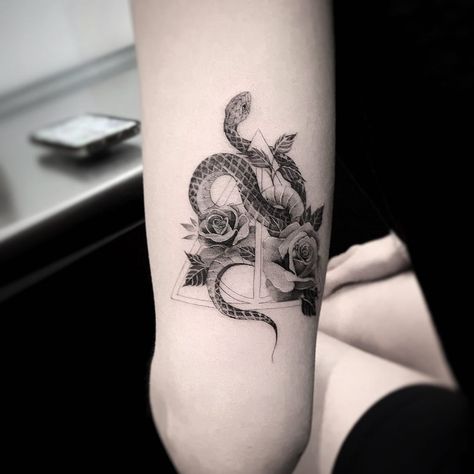 Harry potter Slytherin Dealthy Hallows Tattoo with Rose 🐍🌹 Slytherin Tattoo, Seattle Tattoo, Bookish Tattoos, Gemini Tattoo, Harry Potter Tattoos, Harry Potter Tattoo, Tattoo Designs And Meanings, Aesthetic Tattoo, Time Tattoos