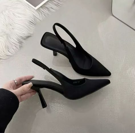 Elegant Shoes Heels, Hak Tinggi, Pretty Sandals, Shoes Heels Classy, Cute Shoes Heels, Fashion Shoes Heels, Classy Shoes, Heels Classy, Fancy Shoes