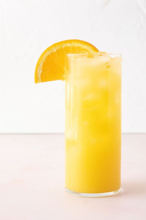 Tequila And Orange Juice, Vodka And Orange Juice, Screwdriver Cocktail, Cocktails Made With Vodka, Orange Juice Drinks, Best Tequila, Juice Drinks, Highball Glass, Orange Juice