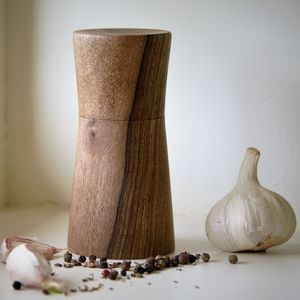 English Black Walnut Salt Or Pepper Mill - salt & pepper pots Walnut Uses, Wood Cup, Wood Company, Salt Shakers, Dining Ware, Salt And Pepper Mills, Design Object, Turning Projects, Wood Turning Projects