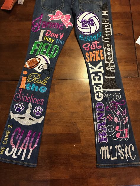 Spirit Jeans Overalls Decorated Ideas, Decorated Senior Jeans, Spirit Pants Ideas, School Spirit Jeans Ideas, Homecoming Jeans Ideas High Schools, Spirit Jeans Homecoming Ideas, Jean Painting Ideas School Spirit, Painted Homecoming Jeans, Painted Spirit Jeans