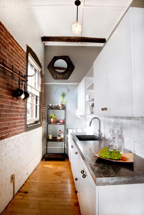 Exposed Brick Walls-34-1 Kindesign Modern Loft Kitchen, Small Kitchen Pictures, Narrow Kitchen Design, Very Small Kitchen Design, Kitchenette Ideas, Small Kitchenette, Model Dapur, Tiny Kitchen Design, Loft Kitchen