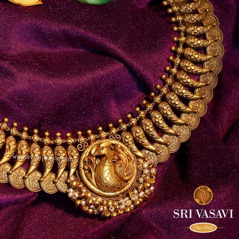 Profuse Swagger Necklace Grand Jewellery, Kasu Mala, Golden Jewellery, Choker Necklace Online, Emerald Jewellery, Haram Designs, Pendant Designs, Choker Necklace Designs, Antique Gold Jewelry Indian