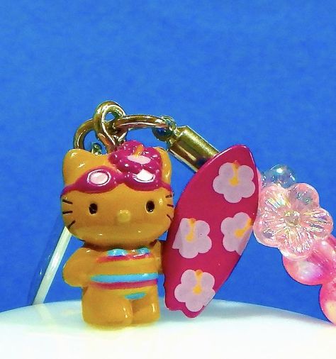 Hawaiian Hello Kitty Pfp, Gyaru Keychain, Tropical Hello Kitty, Hawaii Hello Kitty, Hawaiian Hello Kitty, Hello Kitty Keychain, Hello Kitty Jewelry, Inside My Bag, Hello Kitty Cake