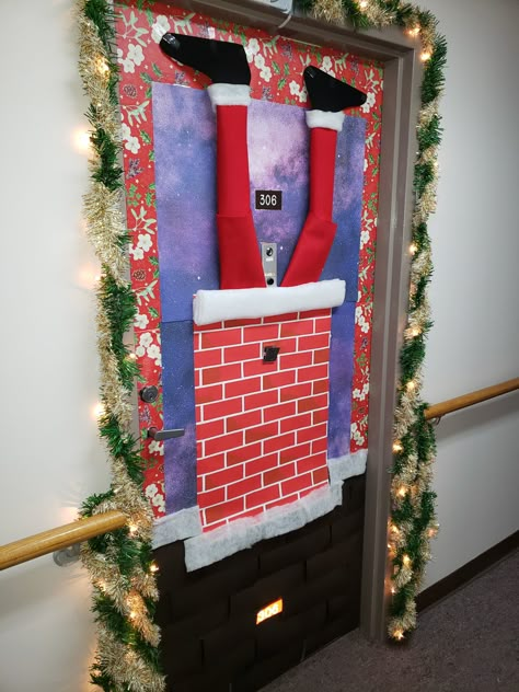 Santa in chimney door decoration Chimney Door Decoration, Santa Stuck In Chimney, Santa Chimney, Christmas To Do List, Santa Head, Room Mom, Baby Turtles, Classroom Door, Magical Unicorn