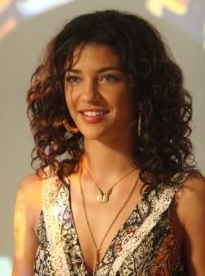 Vanessa Abrams Vanessa Gossip Girl, Gossip Girl Vanessa, Gossip Girl Hairstyles, Vanessa Abrams, Gossip Girl Cast, Jessica Szohr, Biracial Hair, Gossip Girl Outfits, Gossip Girls