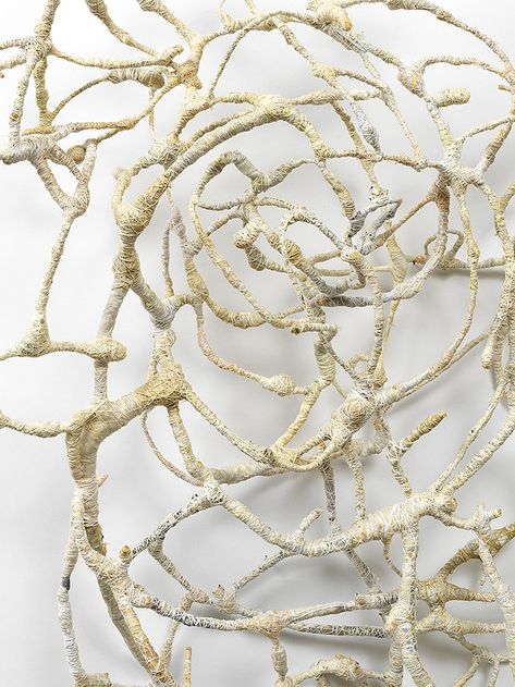 Textile Art Sculpture, Textiles Sculpture, Chicken Wire Sculpture Diy, Fibre Sculpture, Thread Sculpture, Chicken Wire Sculpture, Fabric Sculpture, Soft Sculpture Art, Sculpture Textile