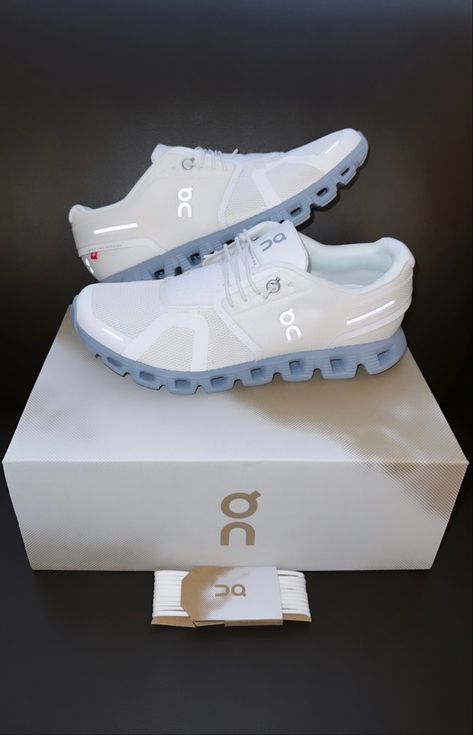 Cute Running Shoes, All White Shoes, On Cloud 5, Cloud Shoes, Preppy Shoes, Cute Sneakers, Shoe Inspo, Shoes Running, Swag Shoes