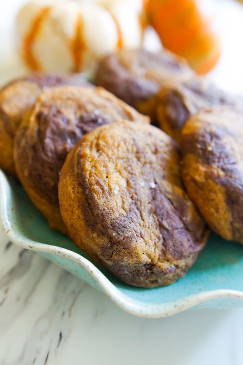 Chocolate Pumpkin Swirl Cookies Easy Kid Friendly Dinners, Gluten Free Pumpkin Recipes, Swirl Cookies, Large Family Meals, Christmas Recipes Appetizers, Chocolate Pumpkin, Copycat Starbucks Recipes, Easy Holiday Recipes, Egg Recipes For Breakfast