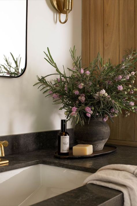 Bathroom Staging, Living Room Plants, Shoppe Amber Interiors, Bathroom Design Inspiration, Reactive Glaze, Amber Interiors, Deco Floral, Organic Materials, Roasted Veggies