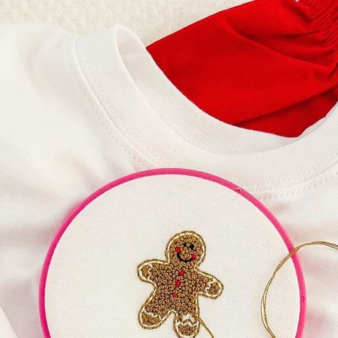 custom hand embroidery by kaitlyn true on Instagram: "who is putting up their tree before thanksgiving?! 🎄🎅🏼🍪 french knot gingerbread man for baby Bo 🫶🏻" Embroidered Gingerbread Men, Santa Embroidery Design, Embroidery Gingerbread Man, Gingerbread Man Embroidery, Gingerbread Embroidery, Thanksgiving Embroidery, Needlework Ideas, Knot Embroidery, French Knot Embroidery