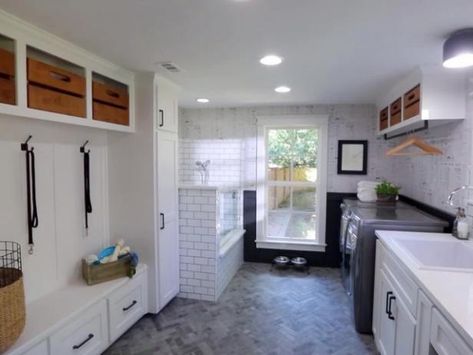 Joanna Gaines shows off a mudroom and laundry room that meets the homeowners' request for a dog-friendly space. Room Tiles, Dog Rooms, Laundry Mud Room, Dream Spaces, House Layouts, Chic Home, Fixer Upper, Interior Design Styles, Shelf Decor