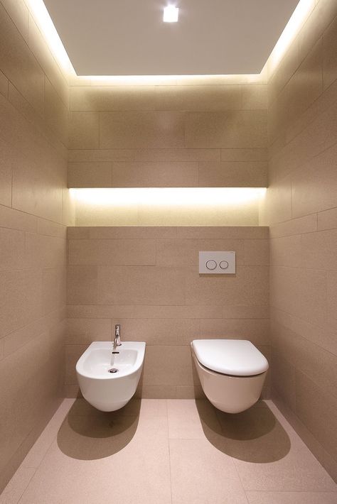 Jesolo Lido Pool Villa by JM Architecture Bathroom Lighting Trends, Blitz Design, Bathroom Lighting Design, Hidden Lighting, Modern Bathroom Lighting, Bad Inspiration, Pool Villa, Cove Lighting, Interior Minimalista