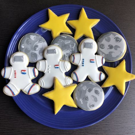 Astronaut Royal Icing Cookies, Rocket Cookies Royal Icing, Space Theme Cookies Decorated, Astronaut Cookies Decorated, Space Royal Icing Cookies, Star Cookies Royal Icing, Moon Cookies Decorated, Space Cookies Decorated, Space Sugar Cookies