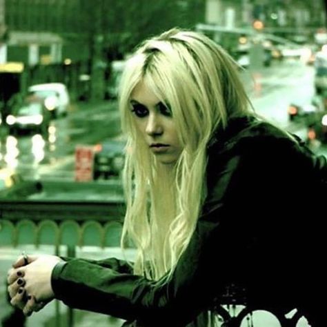 Taylor Momson, Styl Grunge, Pretty Reckless, Estilo Hippy, The Pretty Reckless, Taylor Momsen, I'm With The Band, Long Blonde, Long Blonde Hair