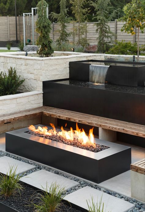 Outdoor Modern Water Feature, Jacuzzi Fire Pit, Outdoor Table With Fireplace, Fire Pit Tables Outdoor, Pool With Built In Fire Pit, Fire Pit Terrace, Fire Pit Water Feature, Deck Fire Pit Ideas, Modern Outdoor Fire Pit