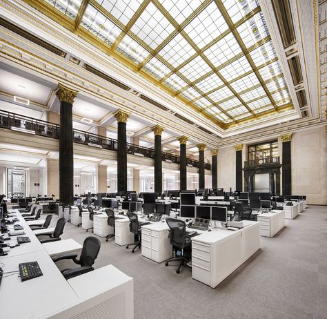 National Bank of Canada's New Montreal Trading Floor by Architecture49 Trading Floor Office, Giant Skylight, Marble Cladding, Canadian Architecture, Bolon Flooring, Workstation Setup, Safari Home Decor, Trading Floor, Trading Room