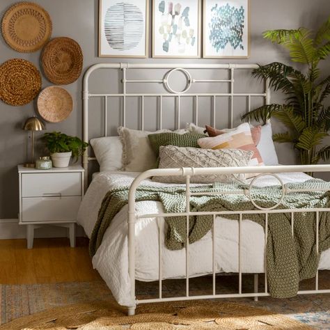 Wire Bed Frame, Bed Frame Aesthetic, Bedroom With Gray Walls, Bedroom Ideas For Small Rooms Indian, Bedroom Ideas For Small Rooms Women, Coastal Bedroom Furniture, Gray Bedroom Walls, Bedroom Ideas For Small Rooms Cozy, Airy Bedroom