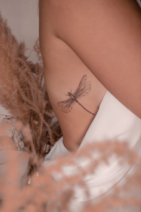 Dragonfly Back Of Neck Tattoo, Dragon Fly Rib Tattoo, New Begginings Tattoo, Dragonfly Tattoo Placement, Dragonfly Tattoo For Women, Dragonfly Back Tattoo, Fine Line Dragonfly Tattoo, Tattoo Dragonfly, Fineline Tattoo Ideas