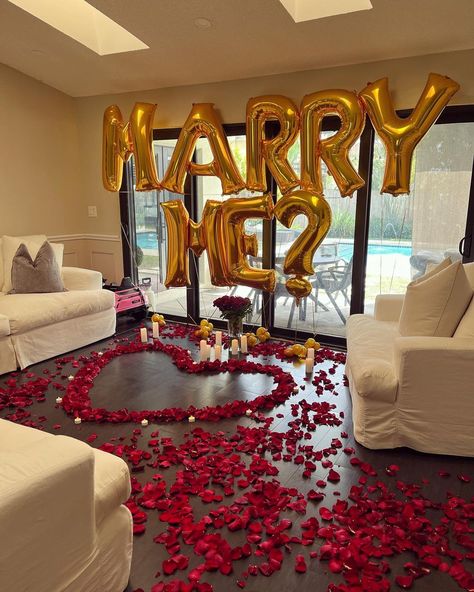 Marry Me Balloon Ideas, Proposal With Balloons, Wedding Engagement Decorations, Proposal Hotel Room Ideas, Marry Me Balloon Decoration, Marry Me Room Decoration, Marry Me Hotel Room Decor, Will You Marry Me Hotel Room, Will You Marry Me Balloons