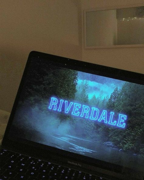 Netflix Time, Riverdale Aesthetic, Ace Family, Adventure Aesthetic, Story Ideas Pictures, Mood Wallpaper, Photos Tumblr, Night Vibes, Netflix And Chill