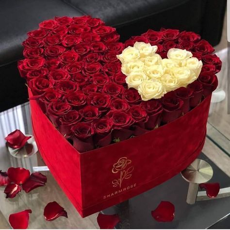 Cadeau St Valentin, Luxury Flower Bouquets, Hey Beautiful, Flower Box Gift, Flower Gift Ideas, Flower Boutique, Box Roses, Flowers Bouquet Gift, Valentines Flowers