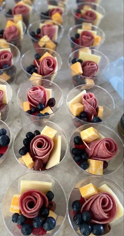 50+ Easy Make-Ahead Christmas Appetizers and Finger Foods - HubPages Grand Opening Refreshment Ideas, Cocktail Skewers Appetizer Ideas, Snacks For Wedding Reception, Finger Food Brunch, Mini Charcuterie Cups, Mini Charcuterie Boxes, Charcuterie Cup, Make Ahead Christmas Appetizers, Cocktail Skewers