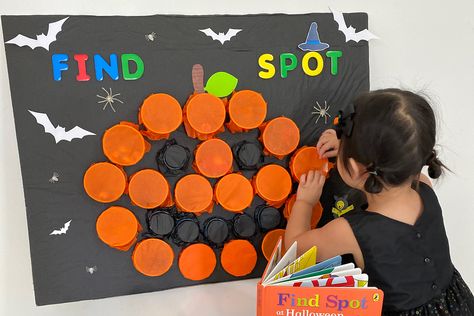 Make your own poke-a-pumpkin Halloween game Games To Play Indoors, Halloween Learning Activities, Spot The Dog, Fun Halloween Games, Diy Halloween Games, Make Your Own Character, Kids Literacy, Halloween Games For Kids, Black Tissue Paper